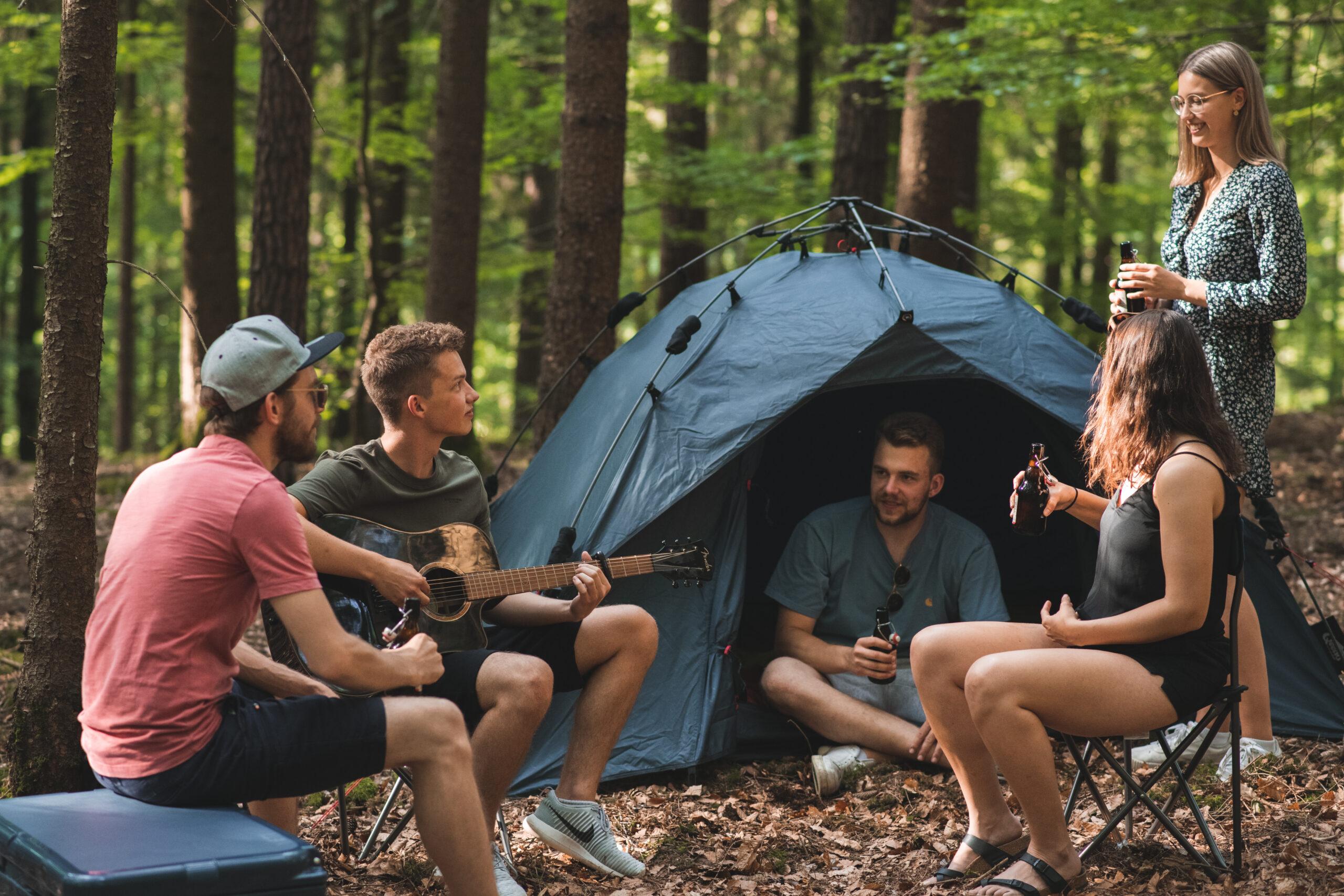 Festival-Camping mit Festivalzelt und passender Campingausrüstung mieten mit ilovegoa.de Festival Zelt Verleih