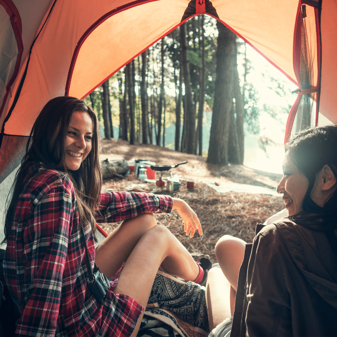 Optimiere dein Festival-Camping mit unserem Zeltverleih! Unsere Festivalzelte bieten schnellen Aufbau, Komfort und Langlebigkeit für jedes Musikfestival. Ideal für umweltbewusste Musikfans, die Wert auf Bequemlichkeit legen. Entdecke die perfekte Campinglösung für ein unvergessliches Erlebnis.