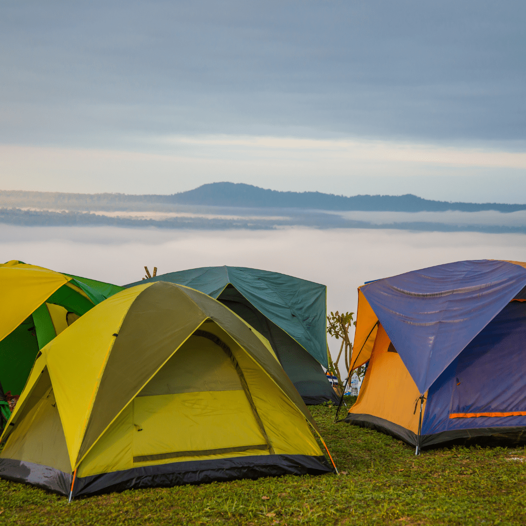 Optimiere dein Festival-Camping mit unserem Zeltverleih! Unsere Festivalzelte bieten schnellen Aufbau, Komfort und Langlebigkeit für jedes Musikfestival. Ideal für umweltbewusste Musikfans, die Wert auf Bequemlichkeit legen. Entdecke die perfekte Campinglösung für ein unvergessliches Erlebnis.